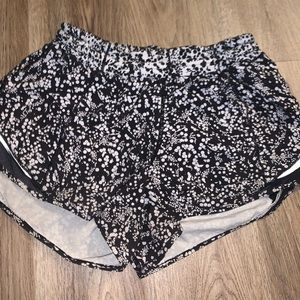 LuluLemon Hotty Hot Low-Rise Lined Shorts 4”